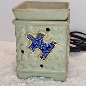 SCENTSY Green Ceramic Wax Warmer with Blue Puzzle Design